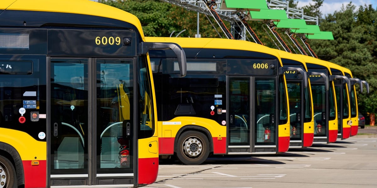 Elektryczne Mercedesy ładują się na Zajezdni Obornicka 