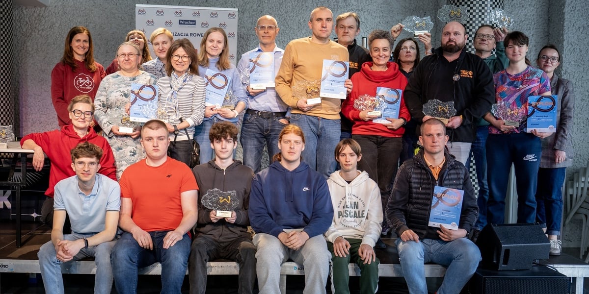 Na zdjęciu laureaci 8. edycji akcji „W Kółko Kręcę” podczas wręczenia nagród w Barbarze
