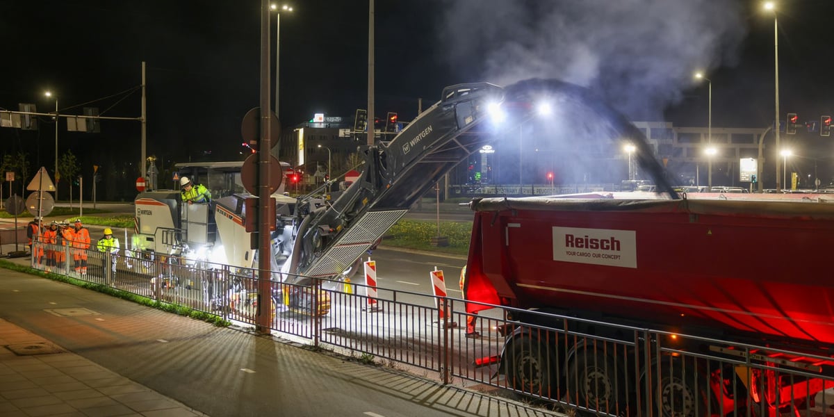 Nocne prace na Alei Karkonoskiej 