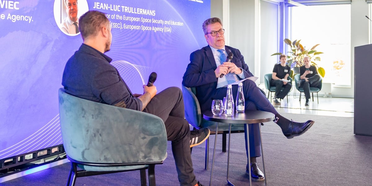Jean-Luc Trullermans (z prawej), dyrektor Europejskiego Centrum Bezpieczeństwa Kosmicznego i Edukacji Europejskiej Agencji Kosmicznej oraz Maciej Myśliwiec, Space Agency, podczas konferencji Poland's Bridge to Space w Concordia Design