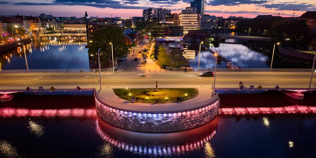 Most Uniwersytecki - iluminacja związana z Galą Muzyki Klasycznej, która odbędzie się dziś (24 kwietnia) we Wrocławiu