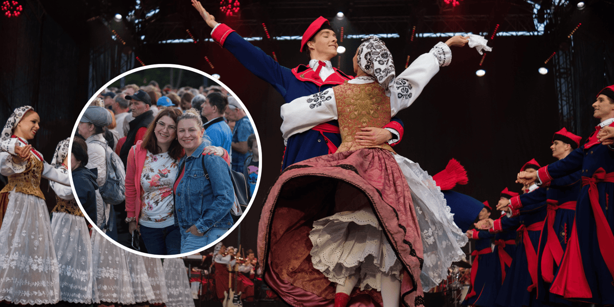 Dwójka tancerzy Mazowsza w ludowych strojach, w kółku są dwie kobiety biorące udział w koncercie na Placu Wolności