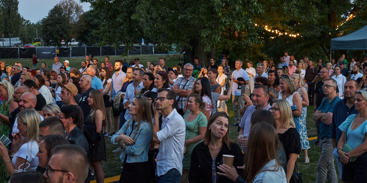 Koncert Ani Dąbrowskiej we Wrocławiu odbył się w piątek, w ramach trasy Letnie brzmienia. Publiczność dopisała 