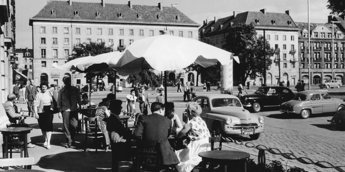 Plac Kościuszki i kawiarnia, lata 50.