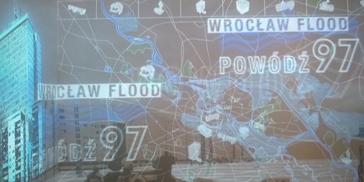 Wystawę "Powódź 97" będzie można zobaczyć od tego weekendu w CH Zajezdnia we Wrocławiu. Na zdjęciu część wystawy