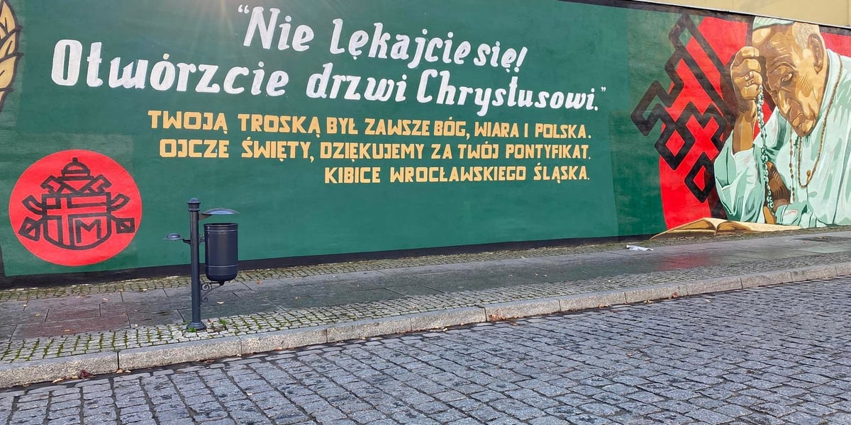 Na zdjęciu: mural z Janem Pawłem II na Ostrowie Tumskim we Wrocławiu