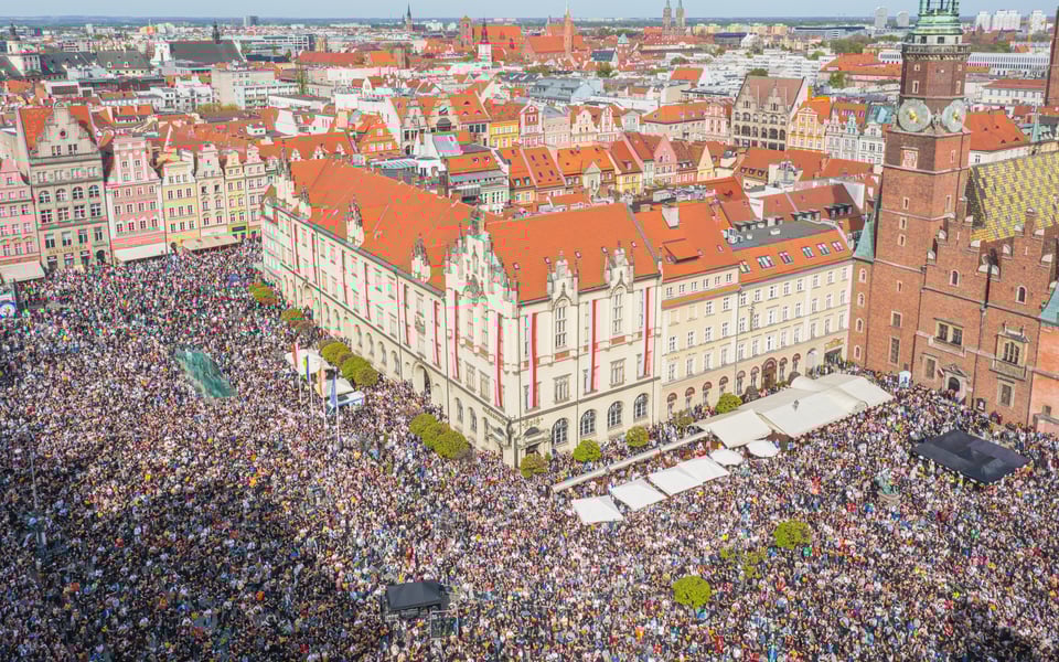 Gitarowy Rekord Świata 2023. Widok na gitarzystów z drona