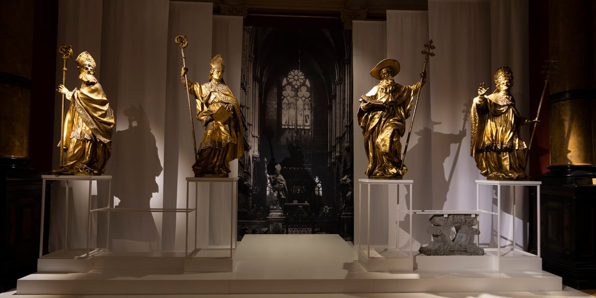 Cztery figury ojców kościoła zachodniego autorstwa Johanna Georga Urbansky'ego na wystawie w Muzeum Narodowym we Wrocławiu