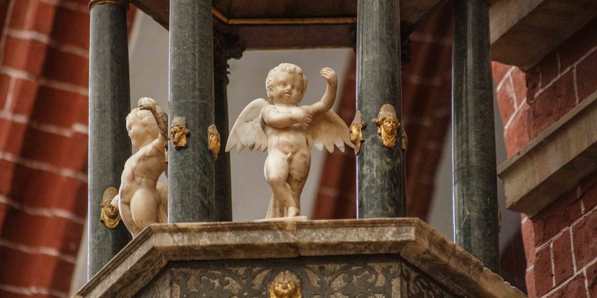 Alabastrowe aniołki wróciły już na ambonę w kościele św. Marii Magdaleny