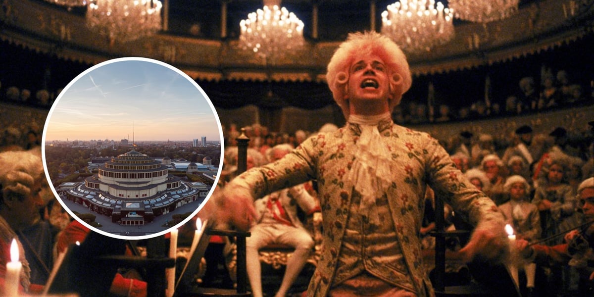 Kolaż dwóch zdjęć – na większym Tom Hulce jako Mozart w „Amadeuszu”, na mniejszym Hala Stulecia