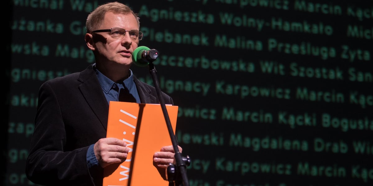 Marek Fiedor, dyrektor WTW, przed mikrofonem