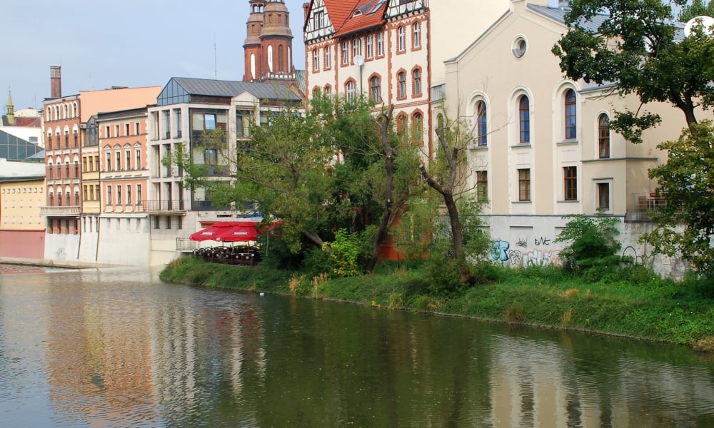 Cmentarze, synagogi na zdjęciach Piotra Piluka