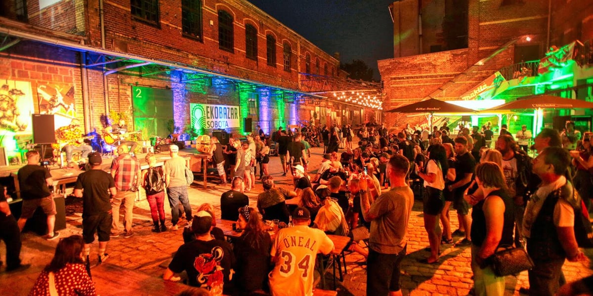 Widownia koncertu na festiwalu Podwodny Wrocław