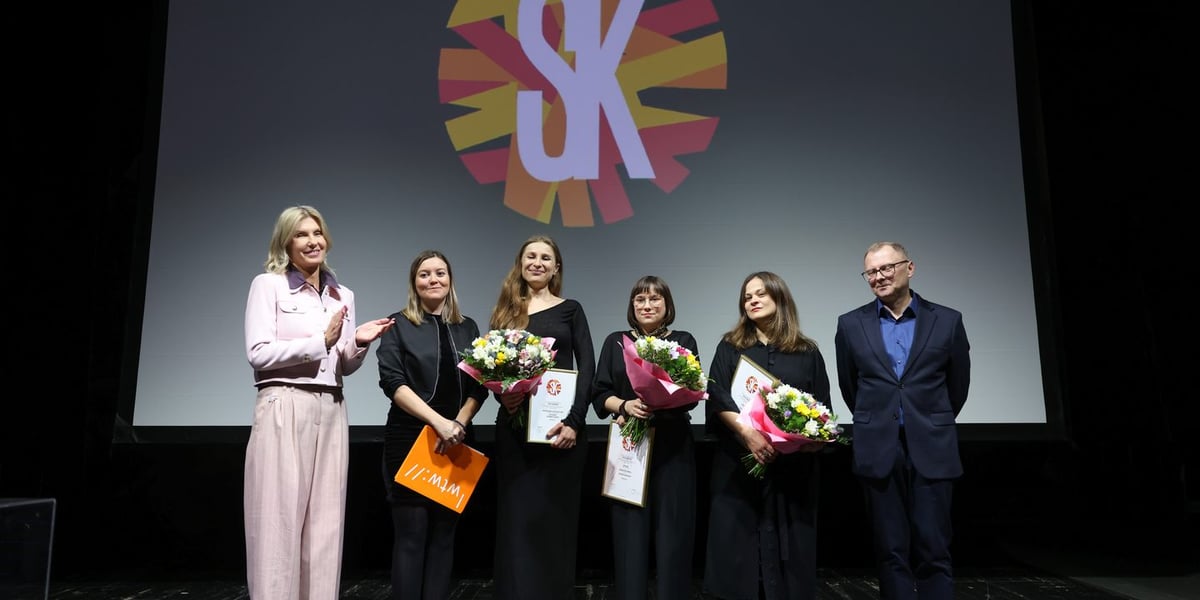 Na zdjęciu wiceprezydent Renata Granowska, dyrektor WTW Marek Fiedor i laureatki konkursu Strefy Kontaktu – Aleksandra Zielińska, Natalka Suszczyńska, Urszula Honek