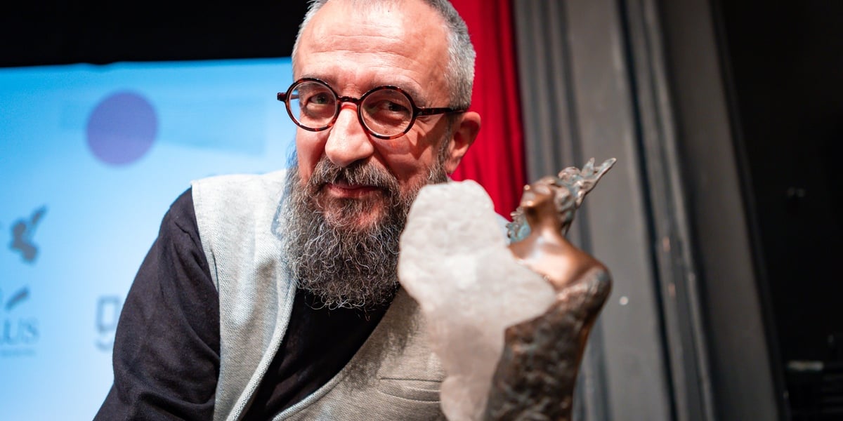 Darko Cvijetić, laureat Literackiej Nagrodę Europy Środkowej Angelus, podczas gali w Teatrze Lalek we Wrocławiu