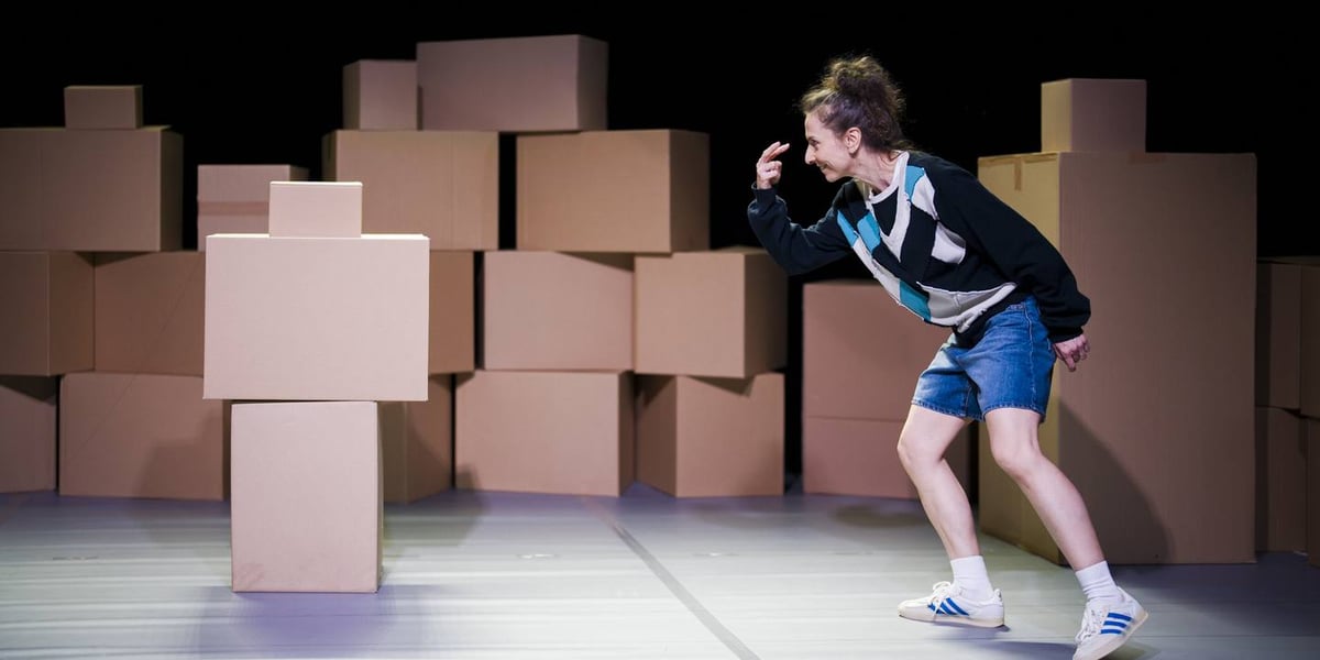 Na zdjęciu Kamila Chruściel jako bohaterka w spektaklu „Baaach!”