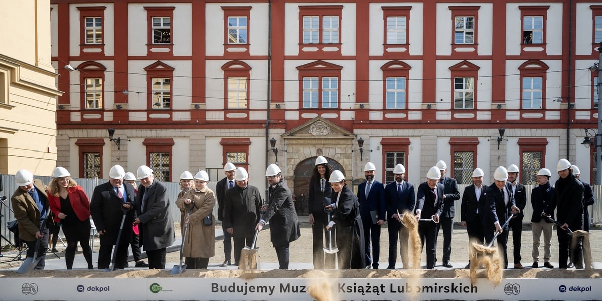 Na zdjęciu m.in. minister kultury i dziedzictwa narodowego Marta Cienkowska, dyrektor Ossolineum dr Łukasz Kamiński - uroczystość wbicia łopaty pod budowę nowego Muzeum Książąt Lubomirskich we Wrocławiu