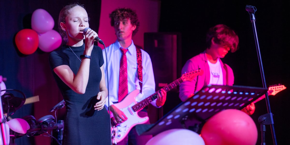 Koncert walentynkowy w LO IV przy ul. Świstackiego