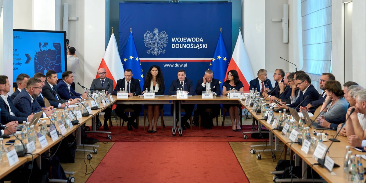 Spotkanie przedstawicieli administracji rządowej, samorządów i instytucji zaangażowanych w przygotowania do inwestycji TEEMA w Miękini. Wrocław, 10.08.2026.