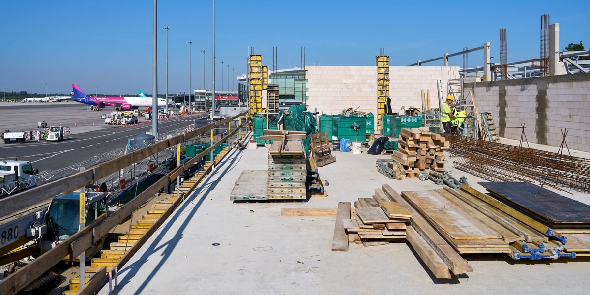 Powstający terminal cargo na wrocławskim lotnisko 