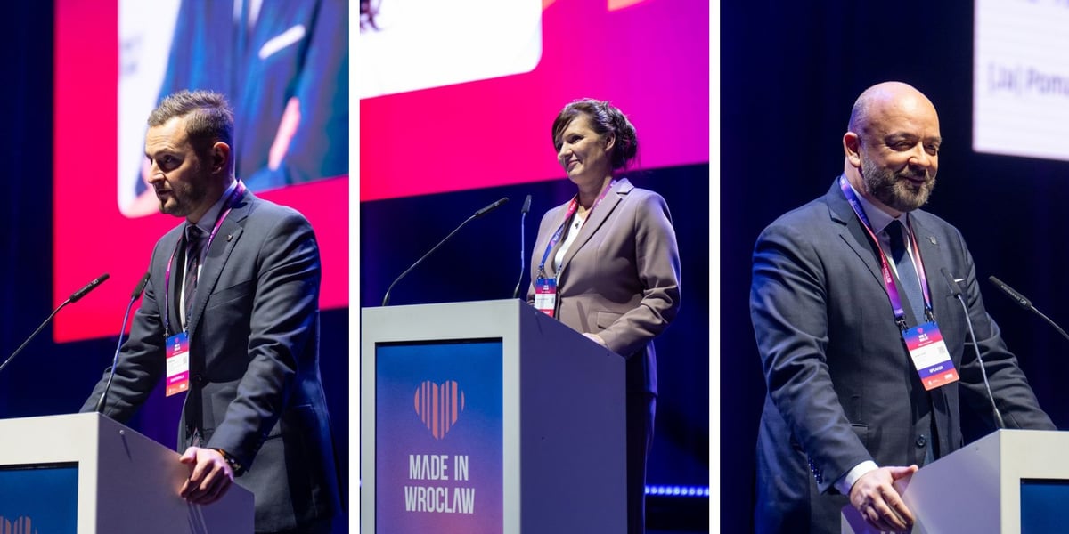 Trzy osoby przemawiają przy mównicy z logo Made in Wroclaw na scenie. Od lewej: Michał Rado, wicemarszałek województwa dolnośląskiego, dr Magdalena Okulowska, prezeska Agencji Rozwoju Aglomeracji Wrocławskiej, i Jacek Sutryk, prezydent Wrocławia, podczas otwarcia 10. edycji Made in Wroclaw w Hali Stulecia