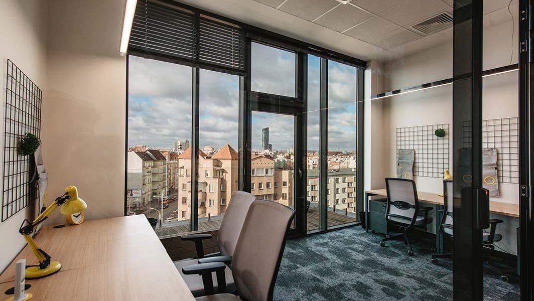 Miejsca coworkingowe są nie tylko dobrze wyposażone, ale znajdują się często w atrakcyjnych lokalizacjach.