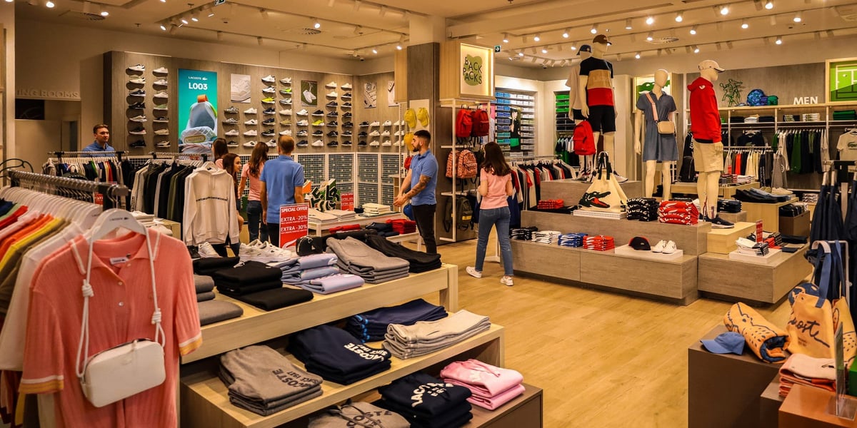Centrum handlowe Wrocław Fashion Outlet (dawne Factory) przy ul Granicznej we Wrocławiu. Tu jest największy sklep Lacoste we Wrocławiu