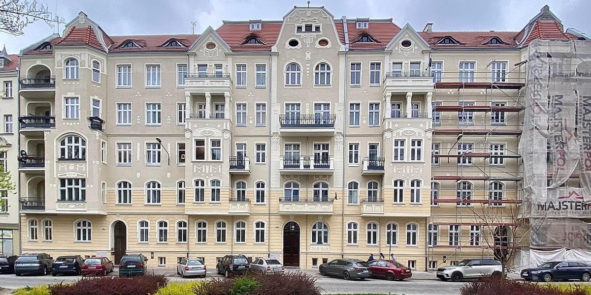 Na zdjęciu widać kamienicę przy ul.  Gajowej 52-56 we Wrocławiu