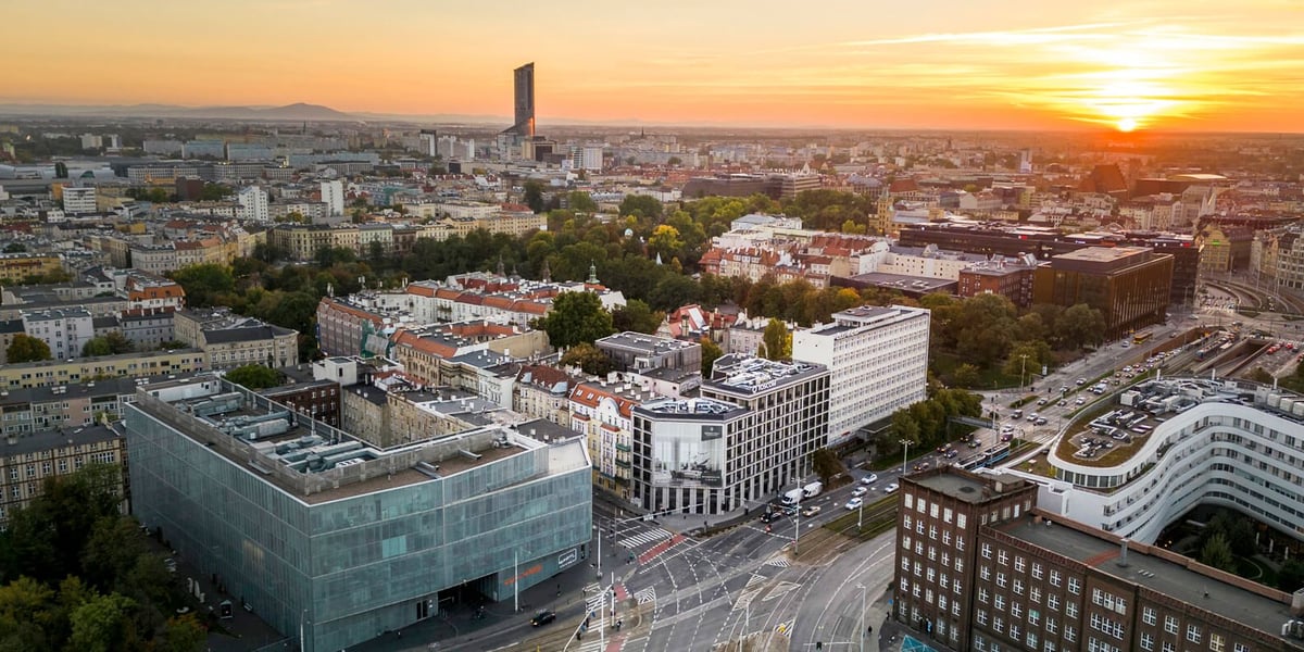 Na zdjęciu z lotu ptaka widać panoramę Wrocławia 