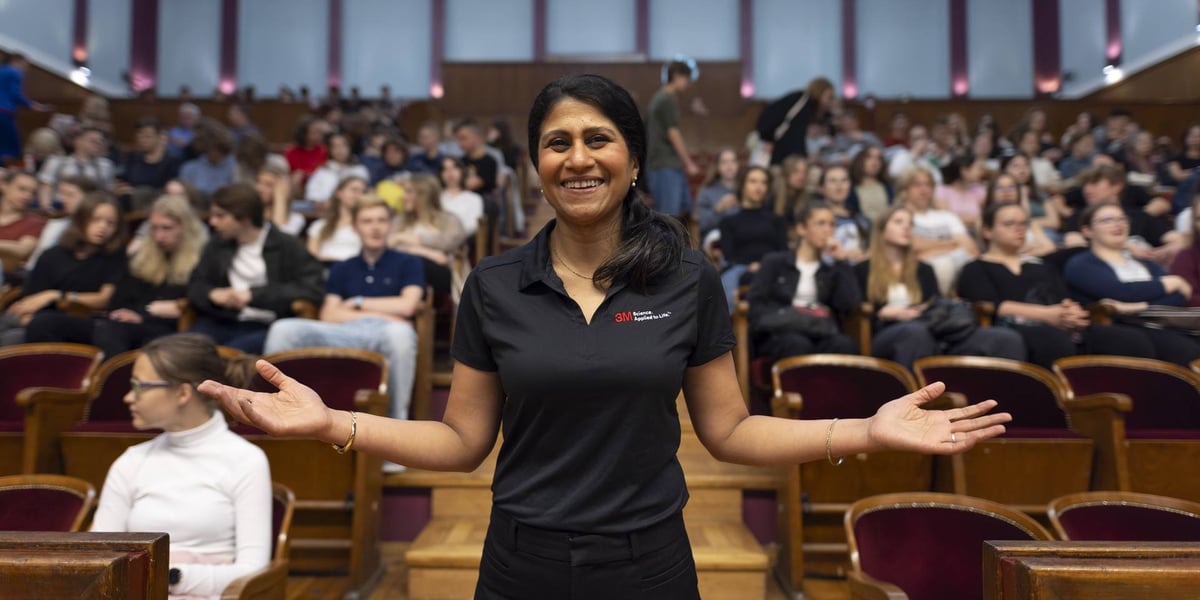Dr Jayshree Seth, ambasadorka nauki z firmy 3M, podczas wykładu dla wrocławskiej młodzieży