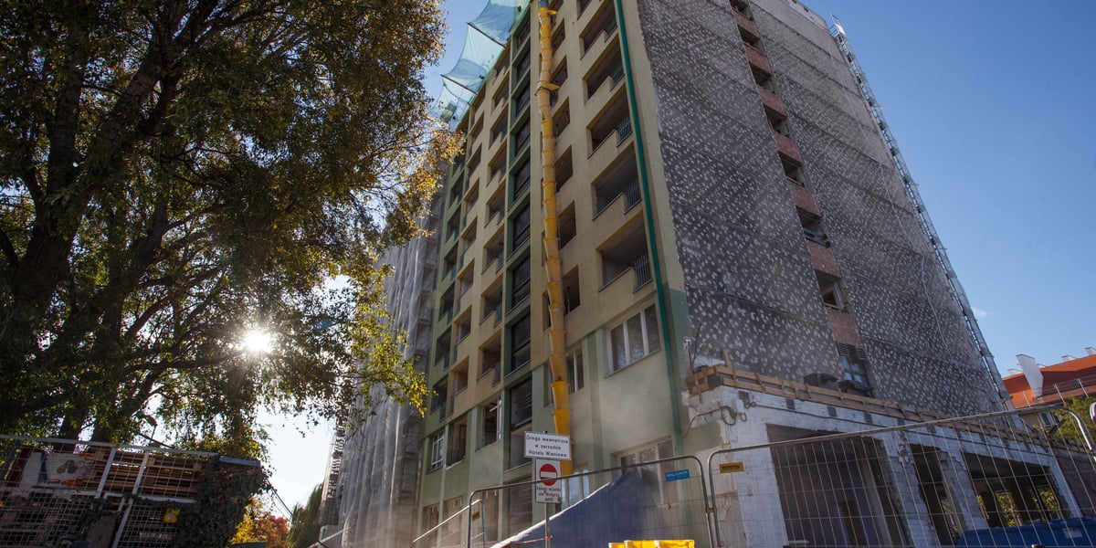 Remontowany dawny Hotel Wieniawa przy ulicy Gajowickiej 