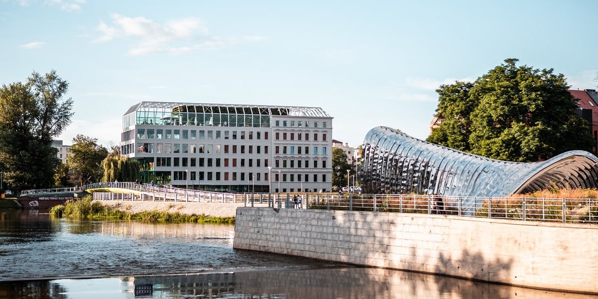 Rzeźba NAWA i Concordia Design na Wyspie Słodowej