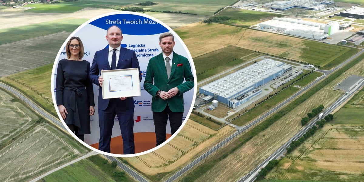 Zdjęcie lotnicze terenu na którym będzie zakład spółki Yulchon, w kółku kobieta i dwóch mężczyzn: Jarosław Ogrodnik,  Przemysław Bożek