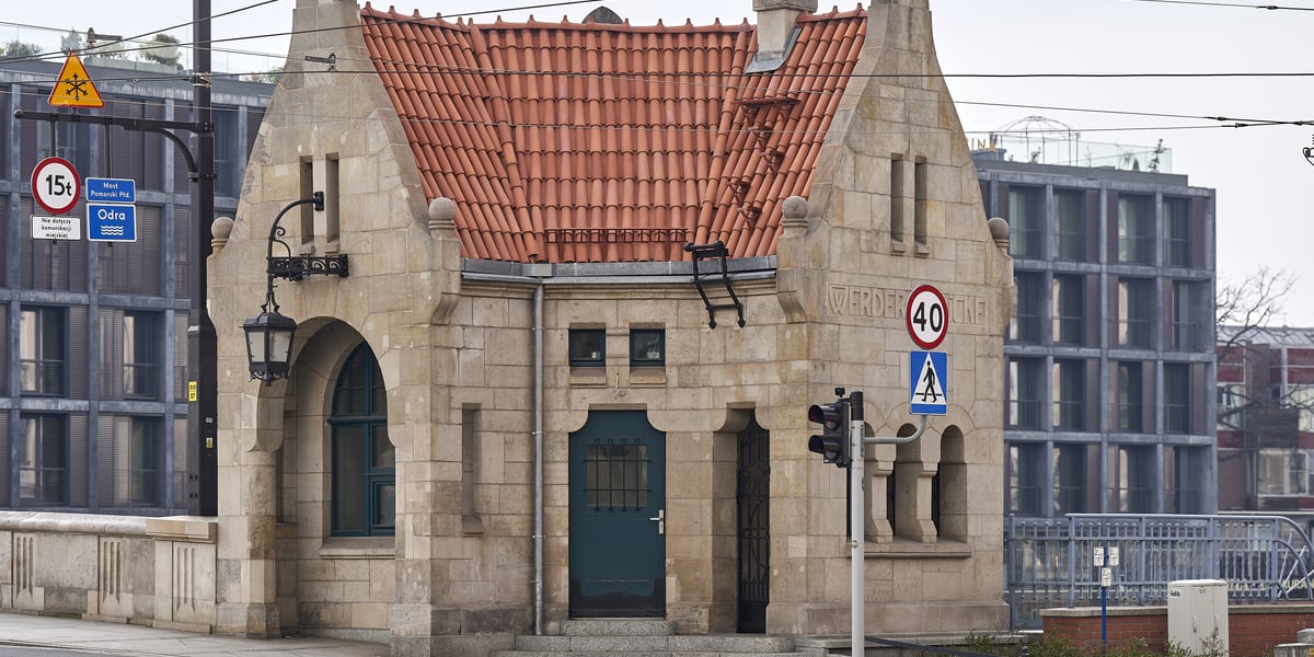 Baszta wschodnia przy mostach Pomorskich