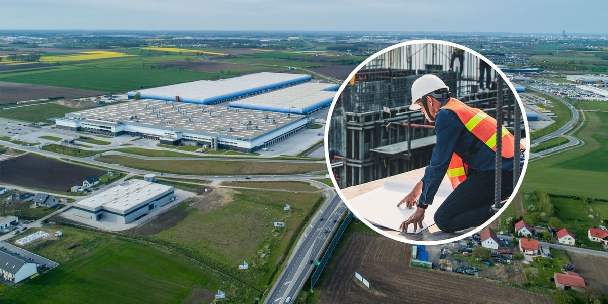 Zdjęcie lotnicze, hale i magazyny Wrocław V Logistics Centre, w kółku: pracownik na budowie