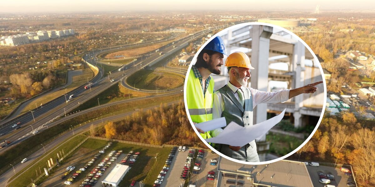Zdjęcie lotnicze Wrocławia, w tle AOW, w kółku dwóch mężczyzn w kaskach na budowie