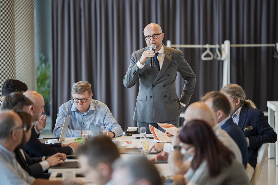 Jakub Mazur i inni uczestnicy spotkania metropolitalnego w Barbarze we Wrocławiu (24 lipca 2025)
