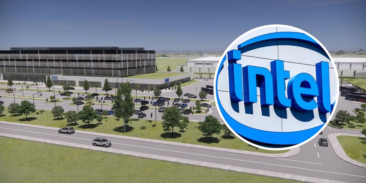 Wizualizacje zakładu firmy Intel, który miał powstać w Miękini, w kółku logo spółki