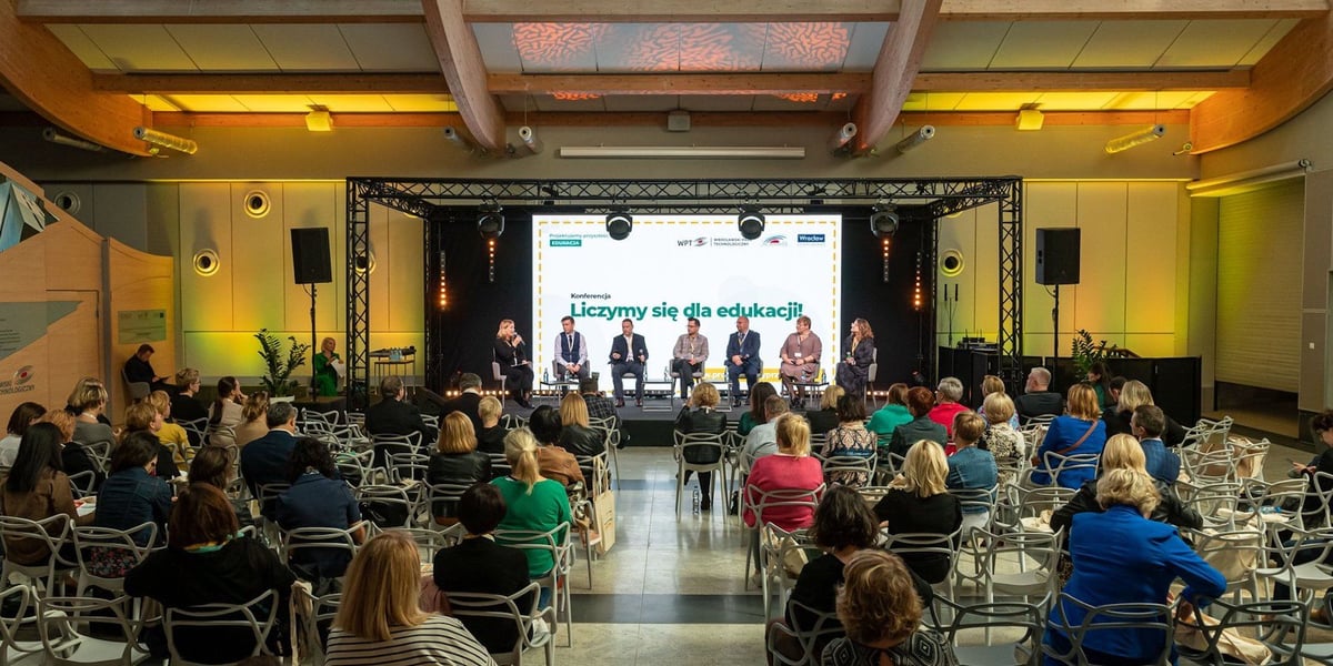 Uczestnicy jednej z poprzednich edycji konferencji "Liczymy się dla edukacji".