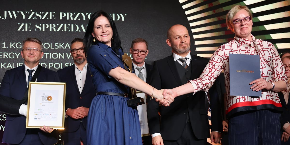 Kobiety i mężczyźni, uczestnicy finałowej gali trzeciej edycji rankingu „Złota Setka Dolnośląskiego”,  26 listopada 2025 r.