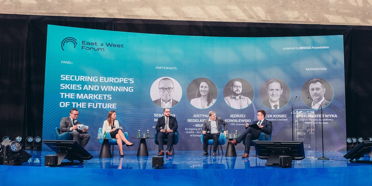 Uczestnicy pierwszej edycji East x West Forum.