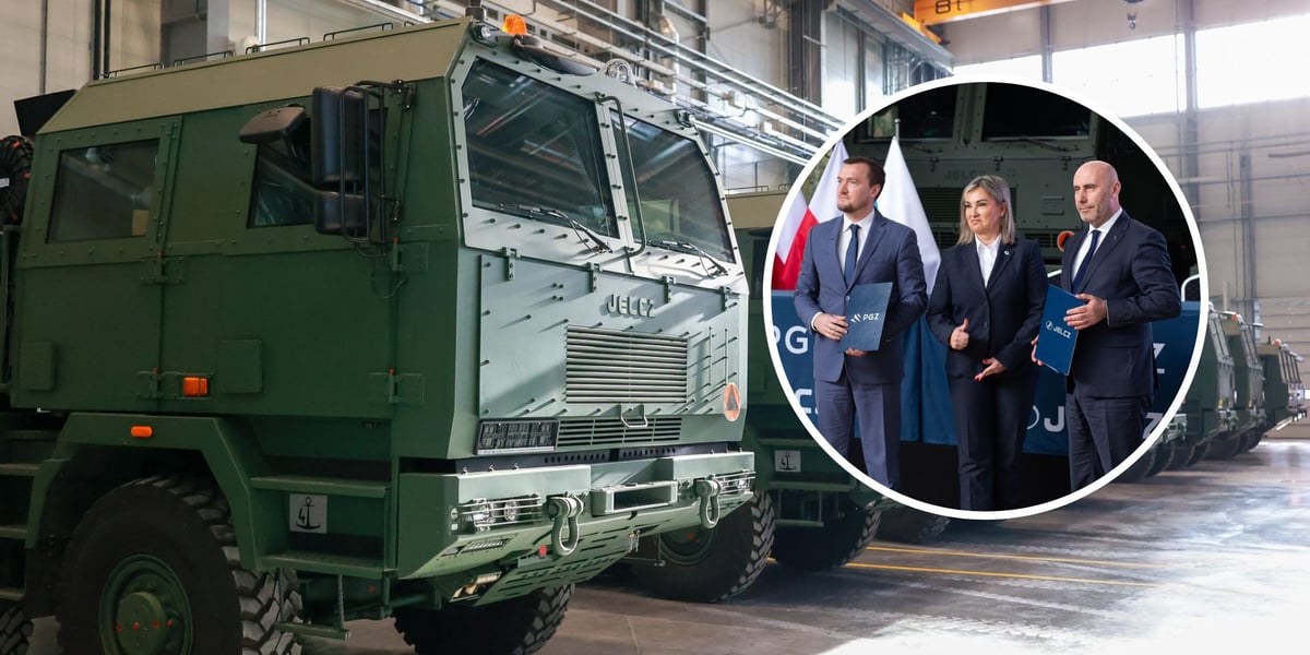 Pojazdy wojskowe produkowane w Jelczu. Dwóch mężczyzn i kobieta. Ze strony Polskiej Grupa Zbrojeniowej S.A. umowę podpisał prezes zarządu Adam Leszkiewicz, a ze strony spółki Jelcz: prezes zarządu Mariusz Ptak oraz członek zarządu Małgorzata Węgłowska – Juskowiak