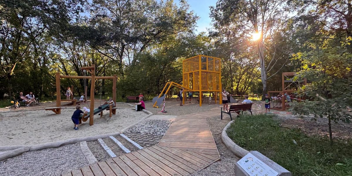 Park przy ul. Idzikowskiego we Wrocławiu