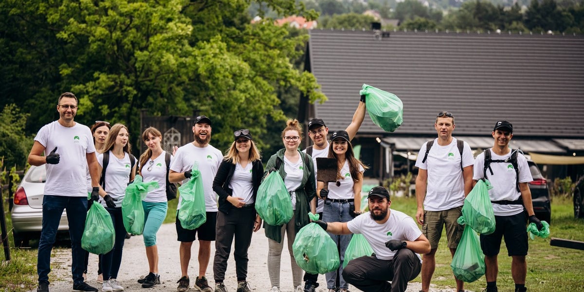 Zakończenie akcji zbierania śmieci przy pomocy aplikacj EcoHike w lasach wokół Sulistrowic