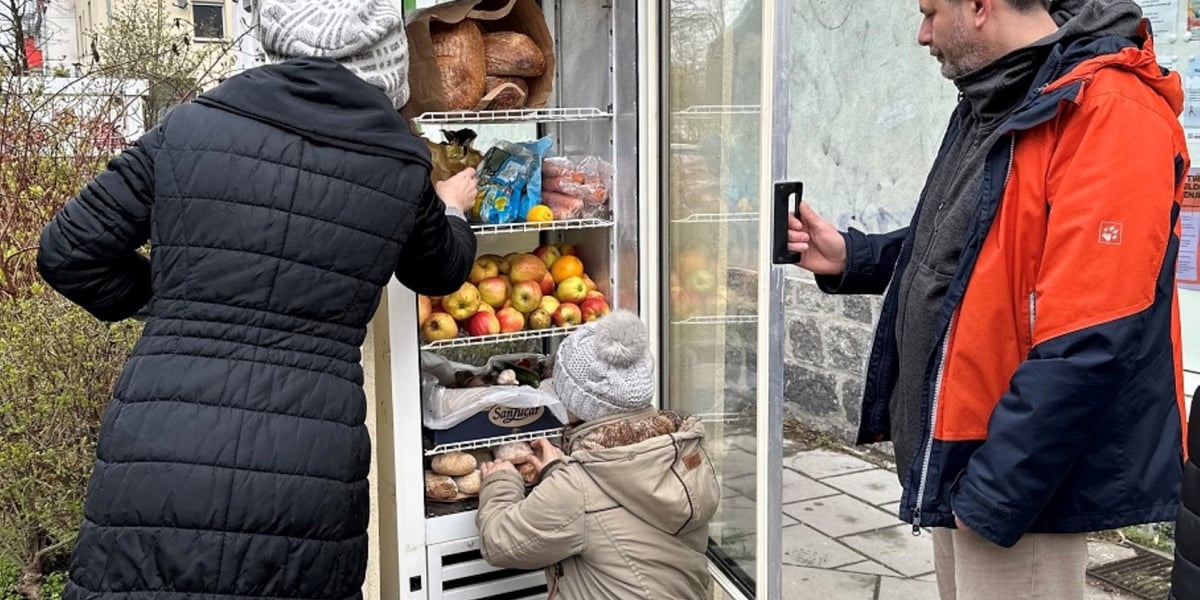 Jadłodzielnia na Tarnogaju już działa. Można się częstować, a także przynosić to, czego nie zjemy. 