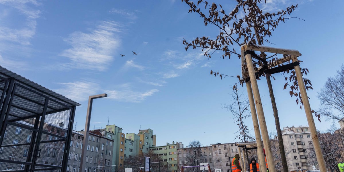 Podwórko w pobliżu placu Grunwaldzkiego jest prawie gotowe po remoncie (zdjęcie z 19.01.2024)