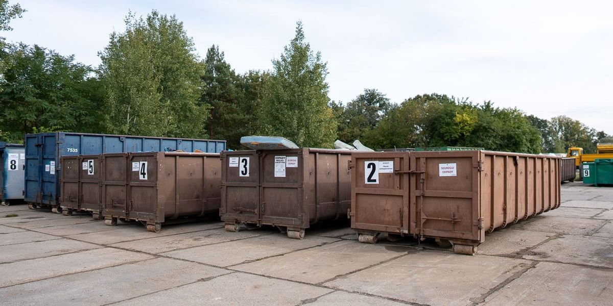 Kontenery na odpady gabarytowe na wrocławskim PSZOK