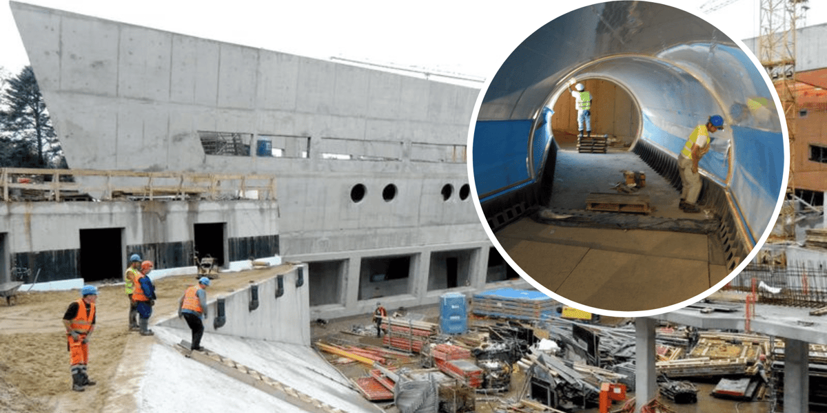 Afrykarium w czasie budowy. W kółeczku - słynny tunel w czasie budowy, widać robotników przy pracy