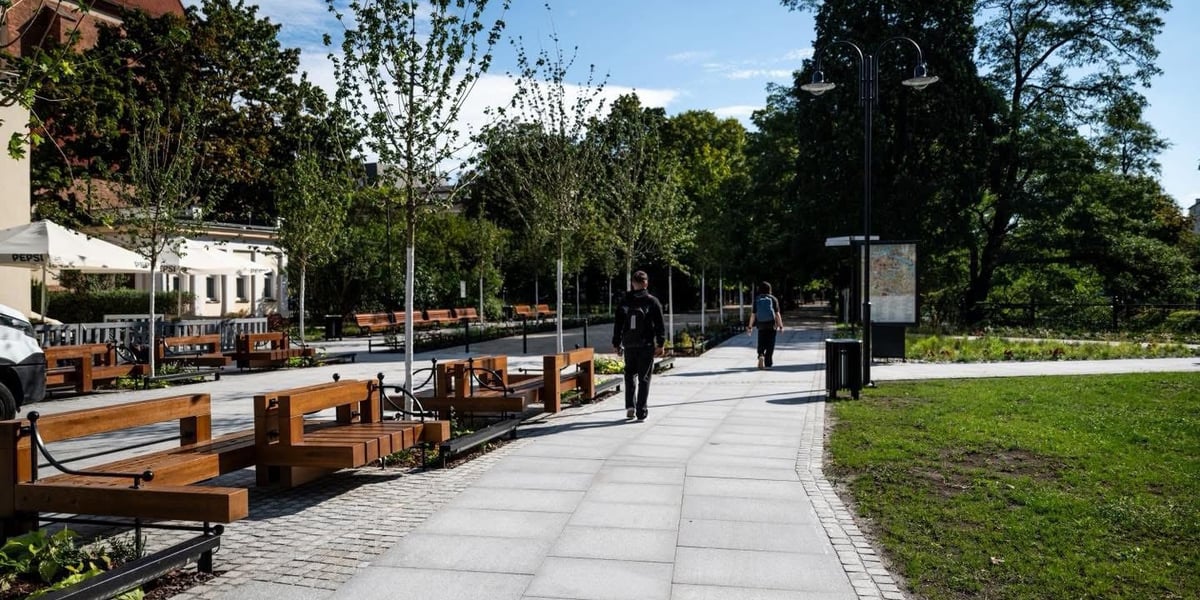 Plac wokół pomnika Chrobrego po remoncie, wrzesień 2025