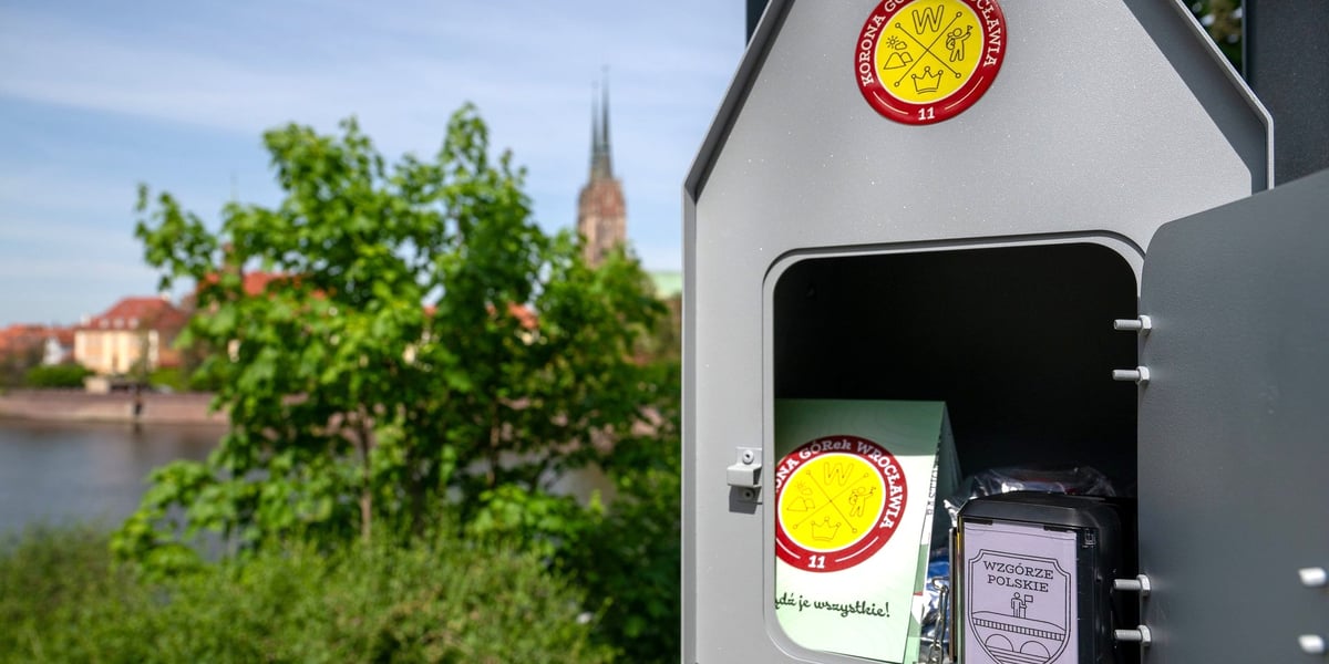 Skrzynka z pieczątką na wzgórzu Polskim - jednym ze "szczytów" Korony Górek Wrocławia 